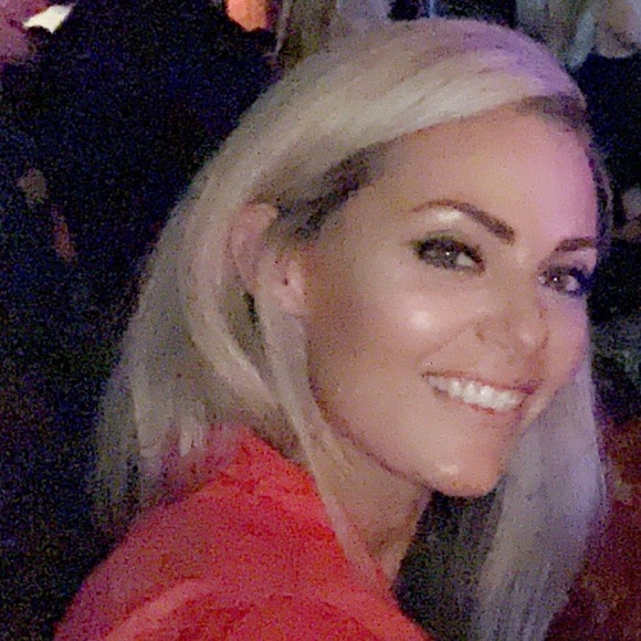 Meet your Posher, Laura - Picture 2 of 4